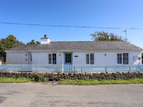 Caergeiliog House | Ffrwd