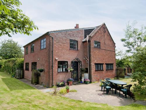 Sudbourne House | Field Cottage