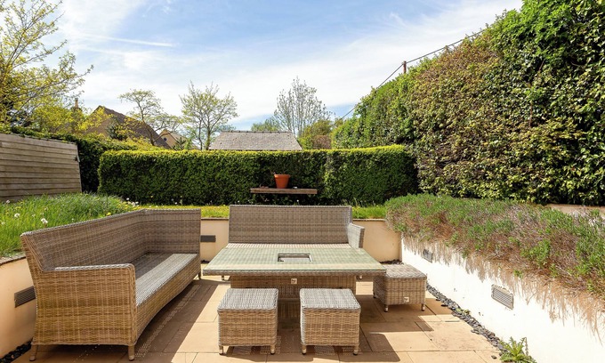 Kingham House | Field House-Stunning 3BD Home in Kingham