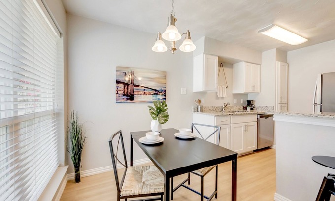 Old East Dallas Apartment | FIFA Ready The Dallas Vibe ARBORETUM TICKETS INCLUDED