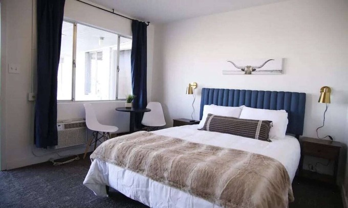 Fillmore Apartment | Fillmore Lodge: Cute Queen Room at Special Rate!