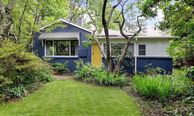 Blackheath House | Finchley | Located on 6 acres and includes a Championship Tennis Court