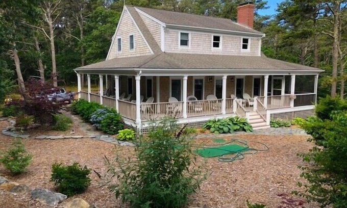Wellfleet House | Find Your Wellfleet Vacation in this Stunning Home (1682)