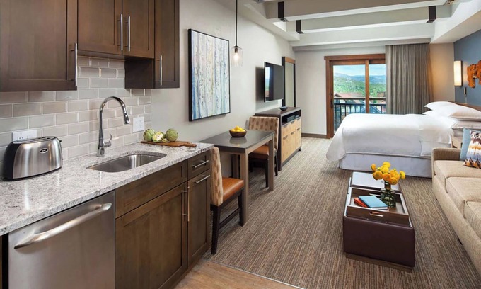Steamboat Springs Resort | 𝐅𝐢𝐧𝐝𝐢𝐧𝐠 𝐌𝐞𝐢𝐥𝐢's Luxury SKI-IN/SKI-OUT Resort+Amenities. Studio