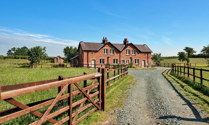 Halfway House House | Finest Retreats - Fox and Hare