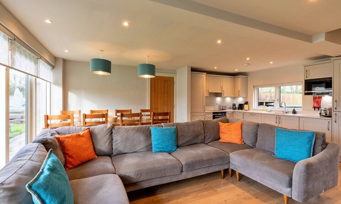 Dorsington Cottage | Finest Retreats | Oak Cottage