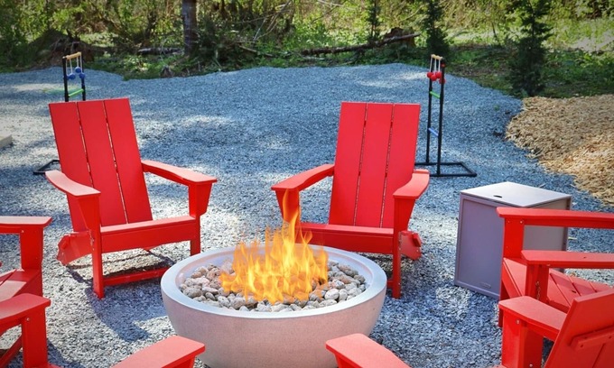 Ashford Cabin | Fire Pit Hot Tub King Bed Grill Yoga Rm