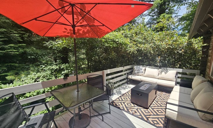 Hendersonville Cabin | Firefly Cabin-1930's Retreat: Bikes, BBQ, walk dtn