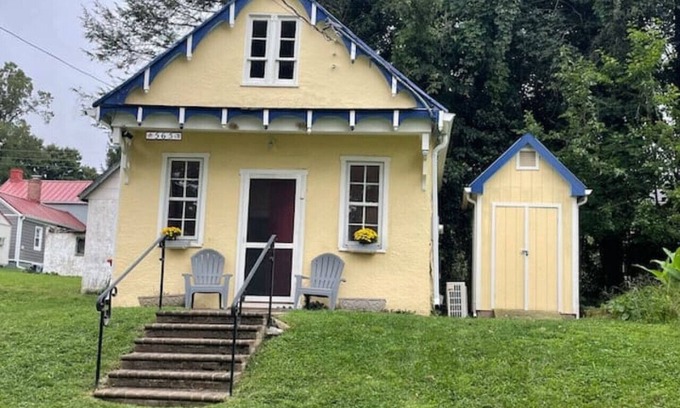 Harpers Ferry Cottage | Firehouse Cottage | Walk to all of downtown HF