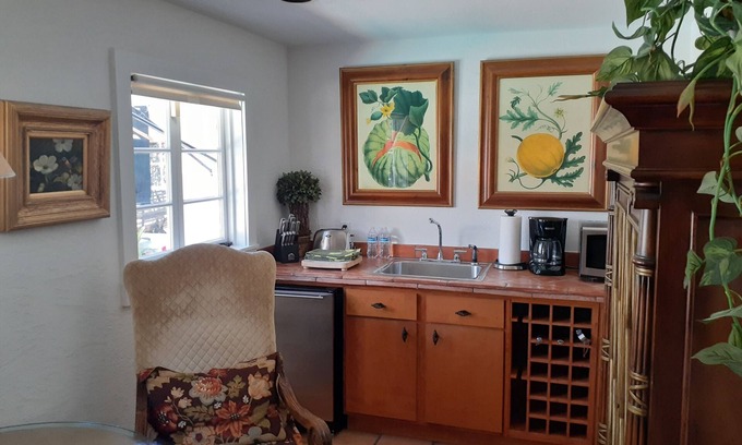 Old Northwood Cottage | First Class Accommodations in West Palm Beach Florida - Unit Number #1