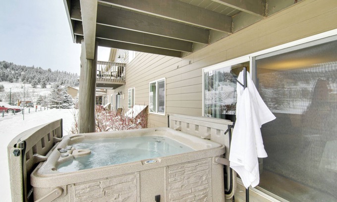 Big Sky Apartment | First-floor Big Sky Condo With Hot Tub!