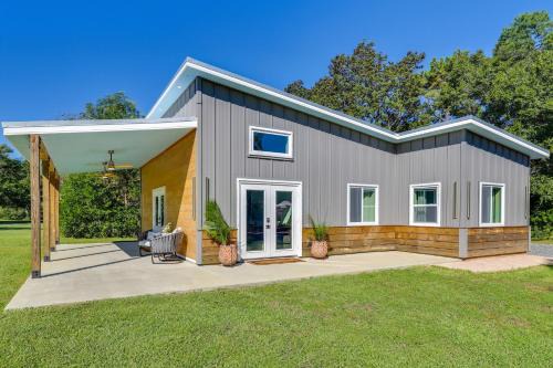 Oak House | Fish, Boat and Unwind Gem 6 Mi to Gulf Shores Beach