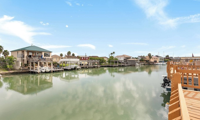 Port Isabel Condo | Fisherman's Retreat-Boat Slip & Fishing on Deck