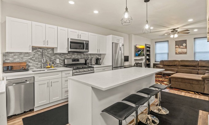 Olde Kensington Apartment | Fishtown! Great Location, Easy Parking!