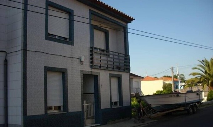 Boiro House | FIVE DOUBLE BEDROOMS, TWO BATHROOMS, 30 METERS FROM THE SEA AND 200 FROM THE BEACH