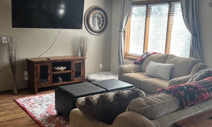 Spokane House | Five Mile -3 bed 1 bath unitnn