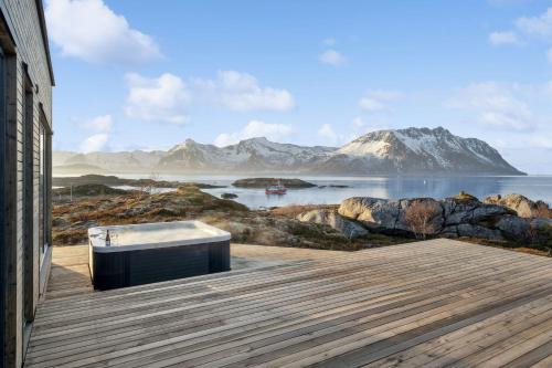 Vagan House | Fjordview Arctic Lodge with sauna and Jacuzzi