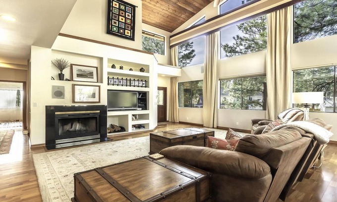 Flagstaff House | FLAGSTAFF TREEHAUS:#1 300 5 Star Reviews! Forest Edge Continental - 10 Year Host