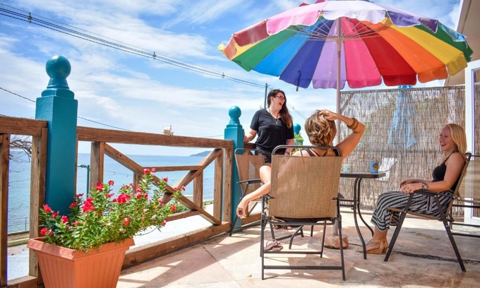 Esperanza House | Flamboyan Guest House
