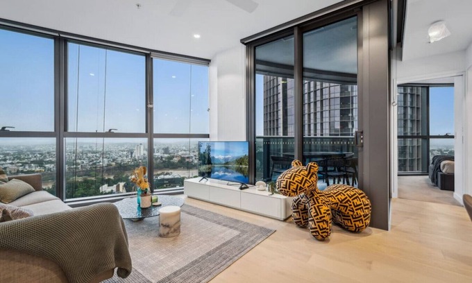 Brisbane Central Business District Apartment | Flash Sale! City & River Vistas from Bedroom