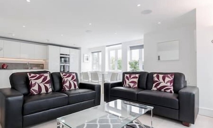 Ealing Common Apartment | Flat 20 Walpole Court - 2 bedroom apartment