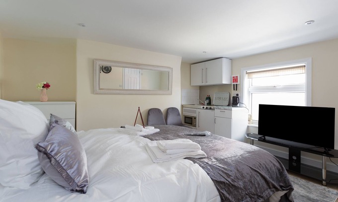 Southampton City Centre Apartment | Flat 3 - Luxury St Mary Apartments