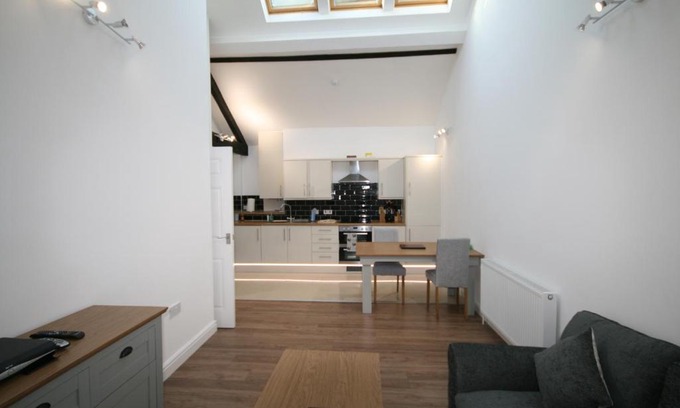 Newmarket Apartment | Flat 5, 124 High Street