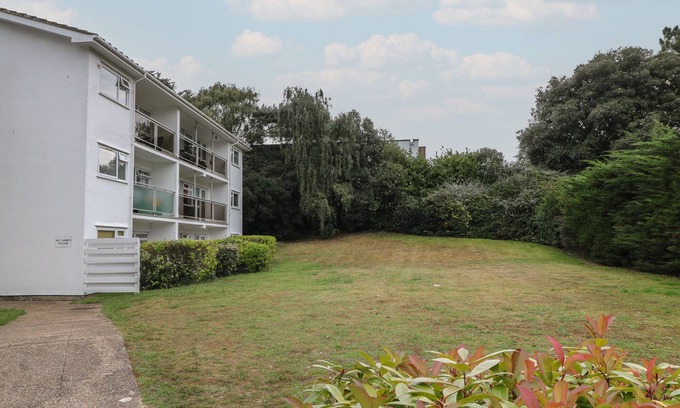 Sandbanks Cottage | FLAT 5 FAIRWINDS, pet friendly, with a garden in Canford Cliffs