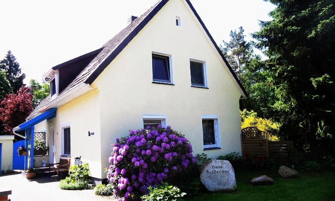 Ebbingen House | Flat "Heiderose" with terrace