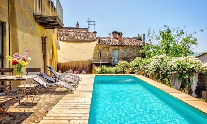 Ponte Buriano Apartment | Flat in Marcena with private garden