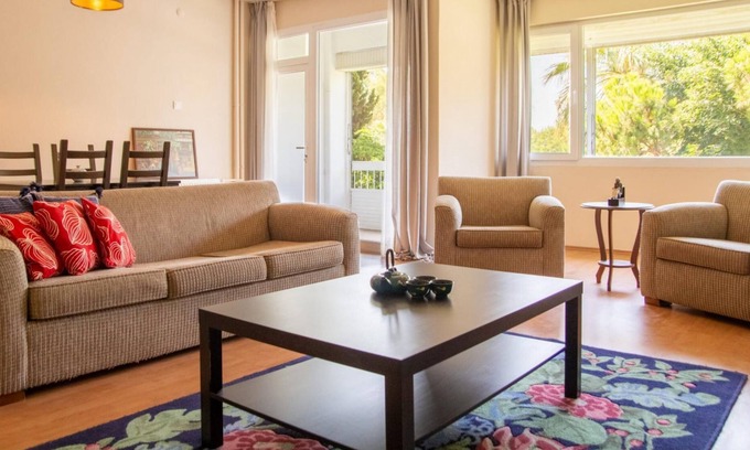 Karsiyaka Apartment | Flat near Sea and Public Transportation in Izmir