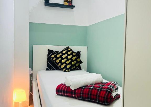 Al Barsha 1 House | Flexible Small Partition Room Near MOE