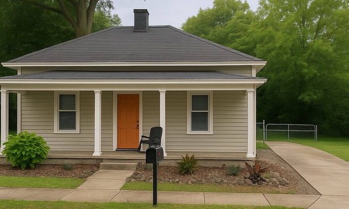 Griffin House | Flexible Stay Options Near Speedway