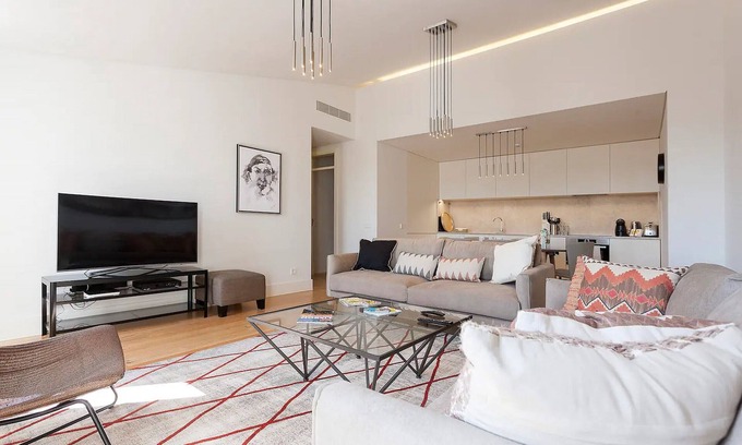 Alfama Apartment | FLH Mouraria Art Apartment with Pool