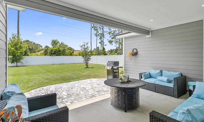 Palm Harbor House | Flip Flop Hideaway | Close To The Beach | Dog Friendly | Palm Coast