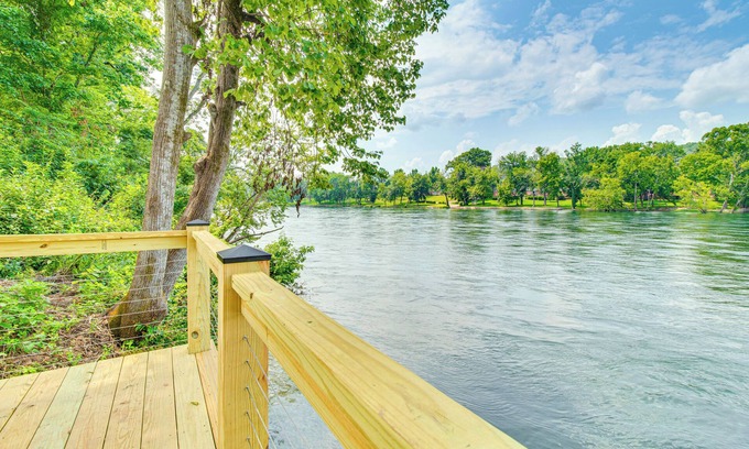 Lakeview House | Flippin Home w/Deck & Grill: Steps to White River