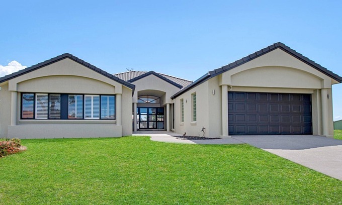 Port Macquarie House | Floating on the Canals - 80 Commodore Cres