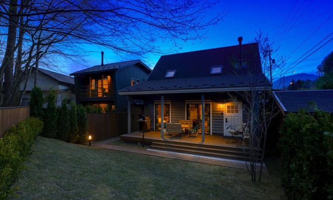 Kitasaku-gun Cottage | Flori A log house designed in the image of a teddy/Kitasaku-gun Nagano