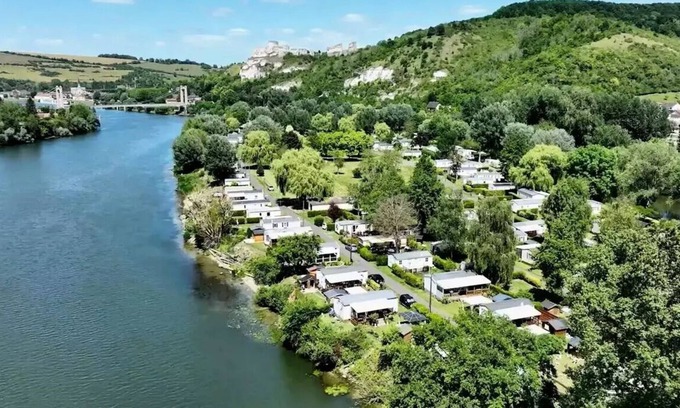 Les Andelys House | Flower Camping Ile des Trois Rois * - Mobilhome Comfort 29m2 - PMR (2 bedrooms) + terrace 4 people