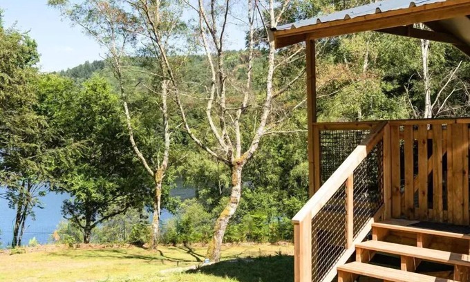 Treignac House | Flower Camping La Plage * - Premium VIP Lodge 34m2 - lake view (2 bedrooms) + TV + sheets + towels + covered terrace 11m2 5 people