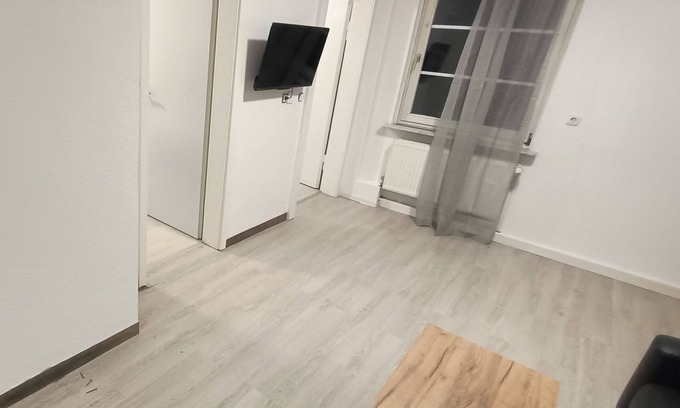 Hochheim am Main Apartment | FMI21 Accommodation