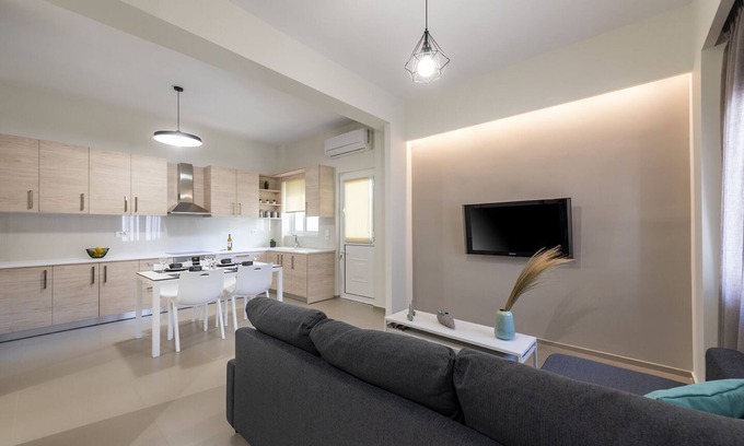 Lambi Apartment | Fofi’s Elegant Home/Fully renovated