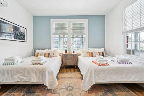 Folly Beach Hotel | Folliday Inn - The Aguarama - Room 33