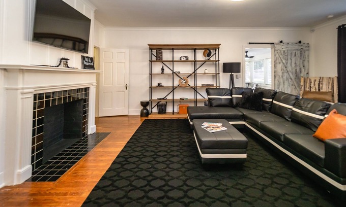 Fondren House | Fondren *King* Bed House in the Heart of Jackson