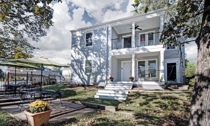 Fondren House | Fondren "Upper Level Style, Comfort and Luxury