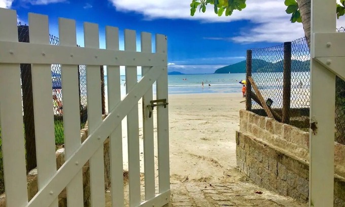 Praia da Enseada House | Foot in the Sand Cove House