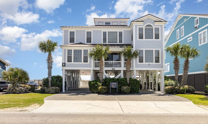 Murrells Inlet House | Footprints On The Sand: Private Beach, Pools & Tiki Bar