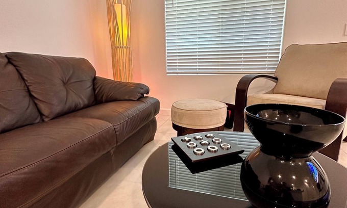 Las Vegas House | For rent 2 bedrooms & 1 full private bathroom kitchen living room share w host