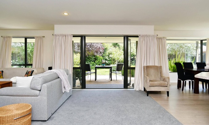 Parklands House | Forest Drive - Forest Drive: Spacious three bedroom house