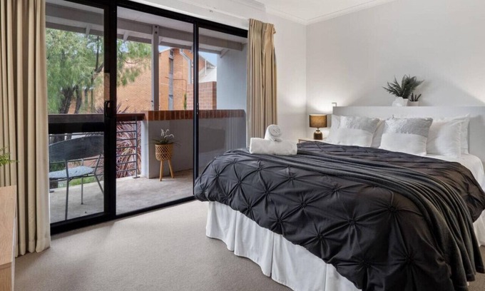 Margaret River Apartment | Forest Edge Villa | Family Friendly | Walk To Town
